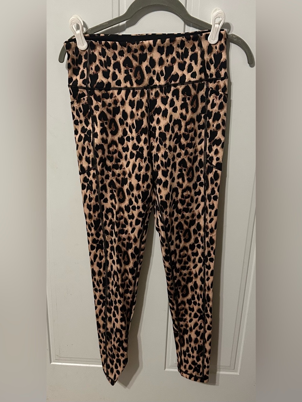 Victoria Secret woman’s cheetah print leggings size 10